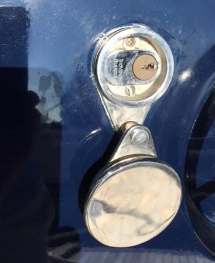 trioving lock 2008 marquis yacht transom door
